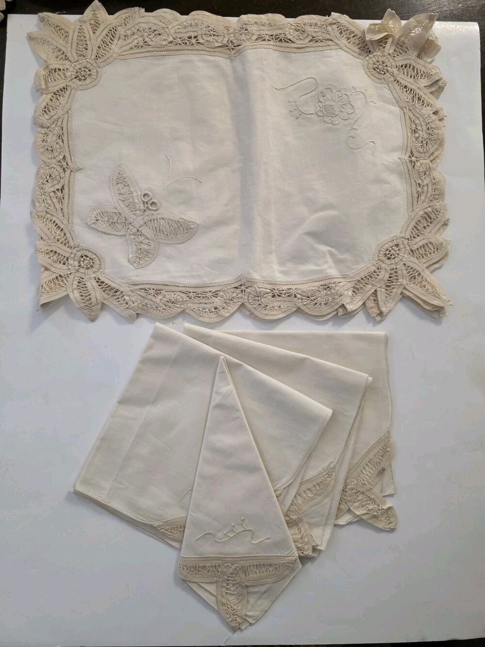 Vintage Linen Napkins Butterfly Corner And Scalloped Edged Napkin And Placemats
